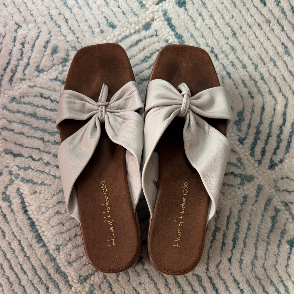 House of Harlow 1960 Light Cream Knot Slide Sandals
